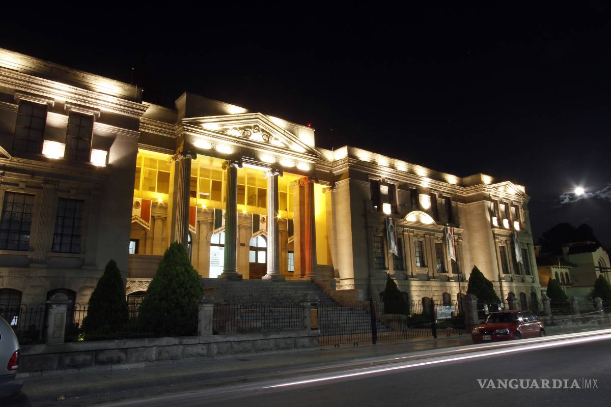 'Venciendo con trabajo' es como la Benemérita Escuela Normal de Coahuila celebra su 124 aniversario