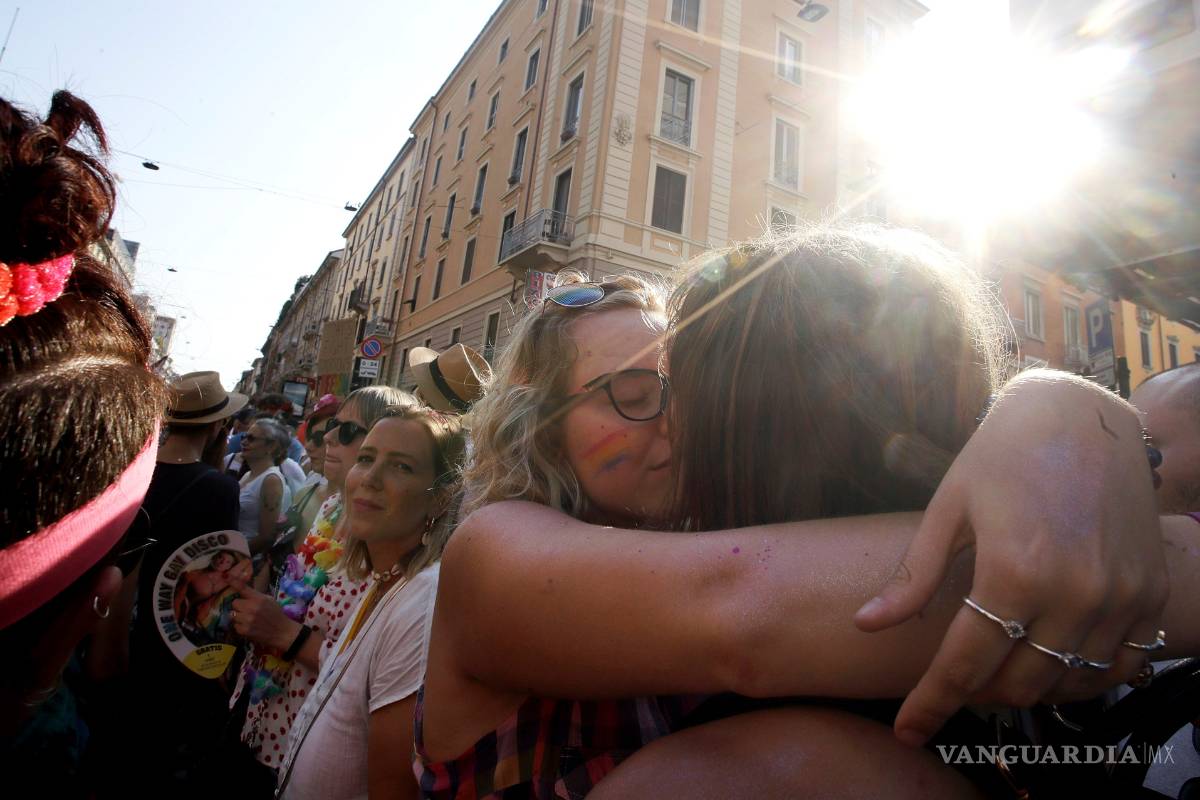 Decenas de miles celebran día de Orgullo LGBT+ a nivel mundial