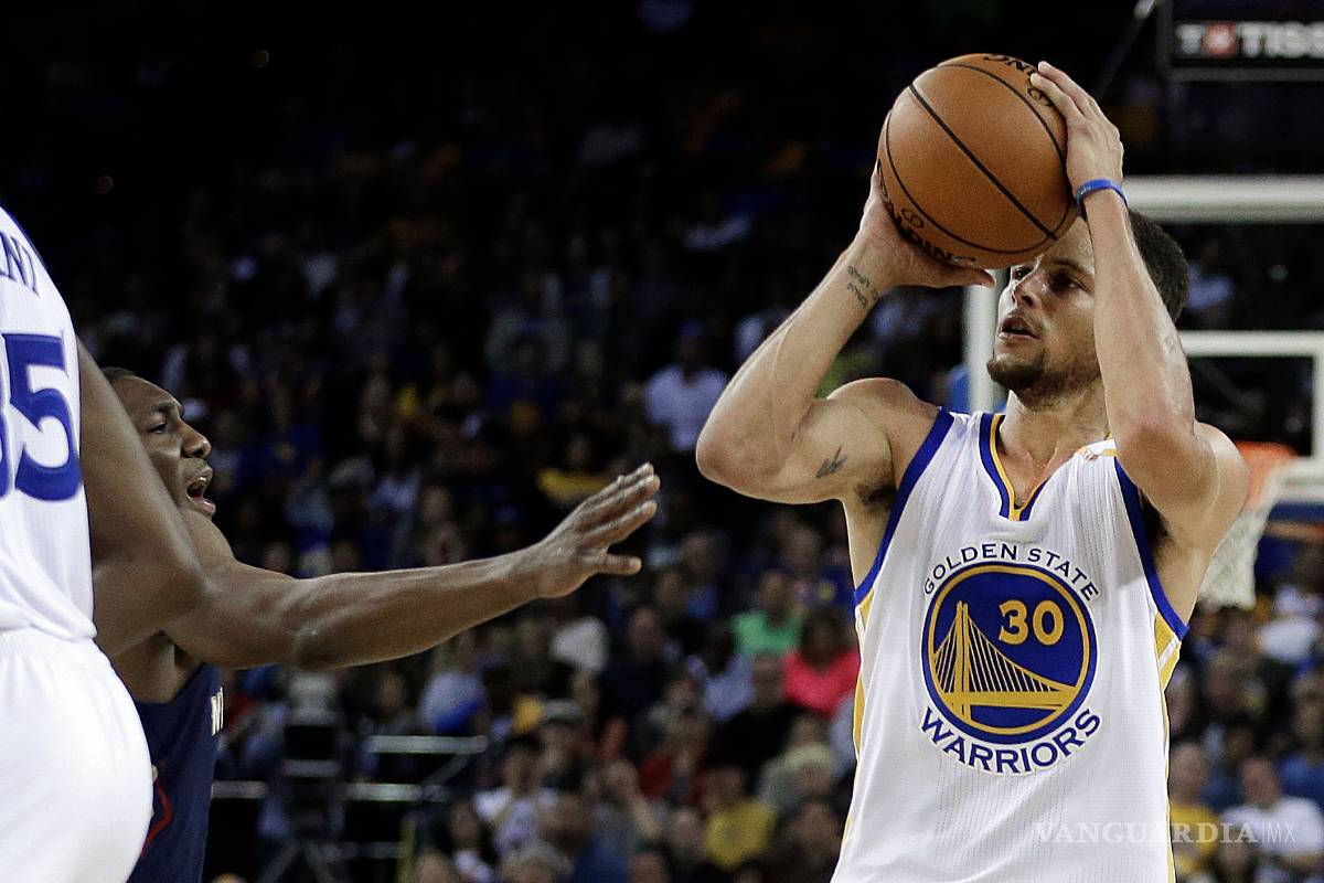 Stephen Curry impuso el récord de más triples en un partido de NBA