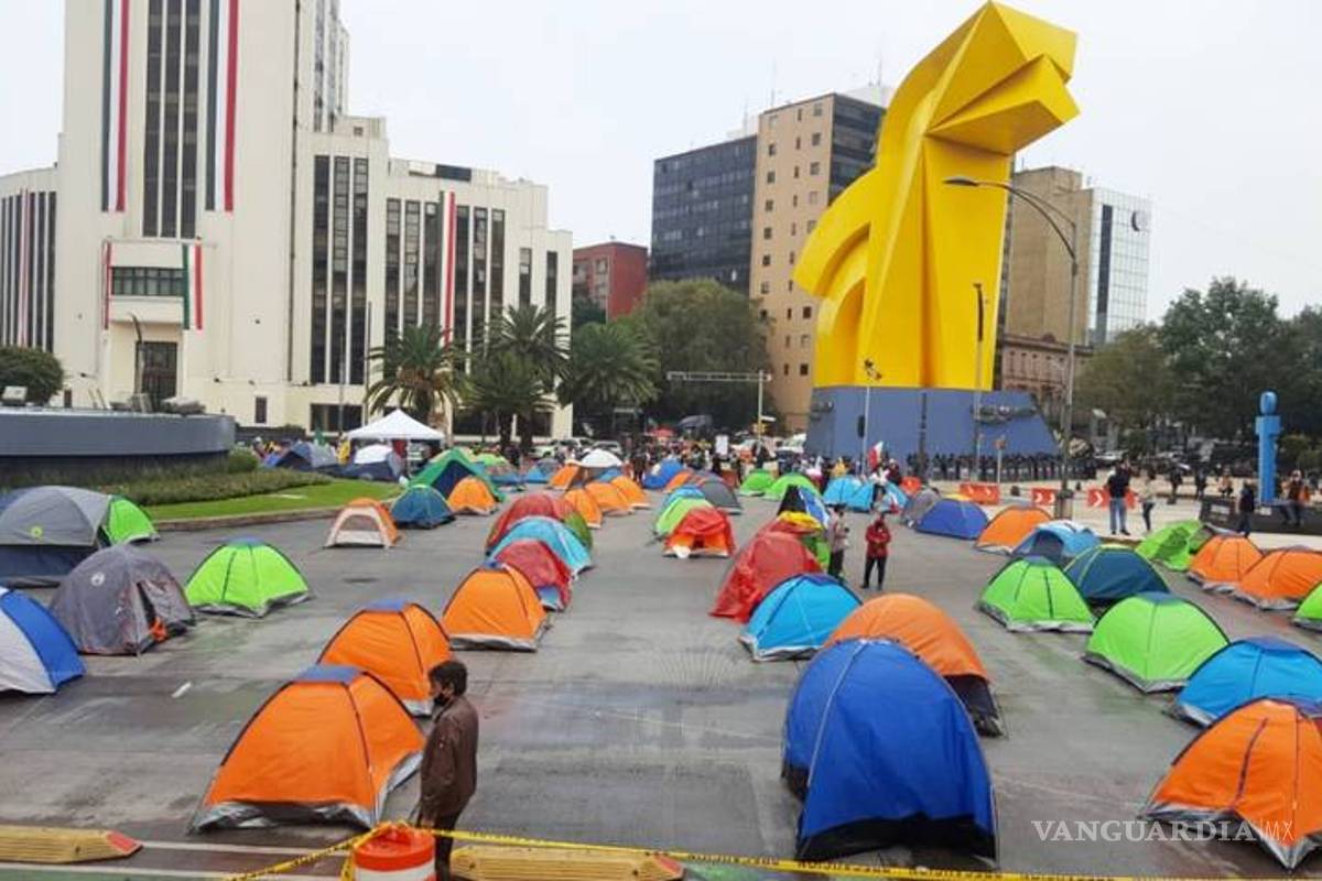 Personas en situación de calle se llevan casas de campaña de FRENAAA en la CDMX