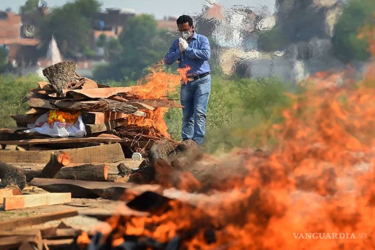 India supera por primera vez la barrera de las 4 mil muertes diarias