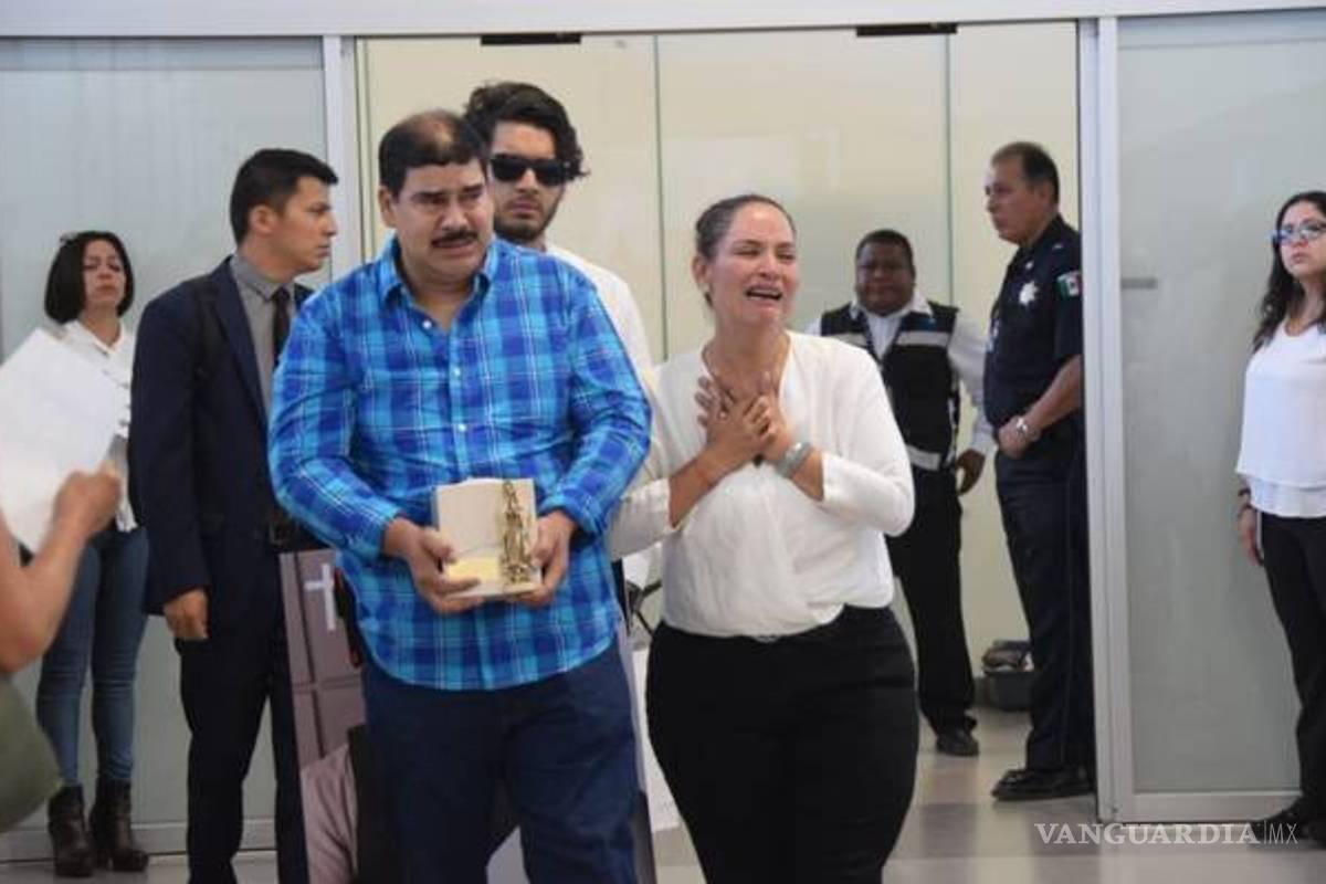 Norberto Ronquillo llega a Chihuahua... lo reciben entre llanto y gritos de justicia