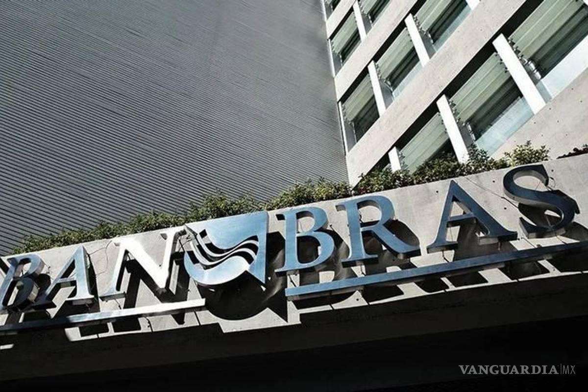 Funcionaria de Banobras dio contratos a su pareja y plazas a familiares y amigos