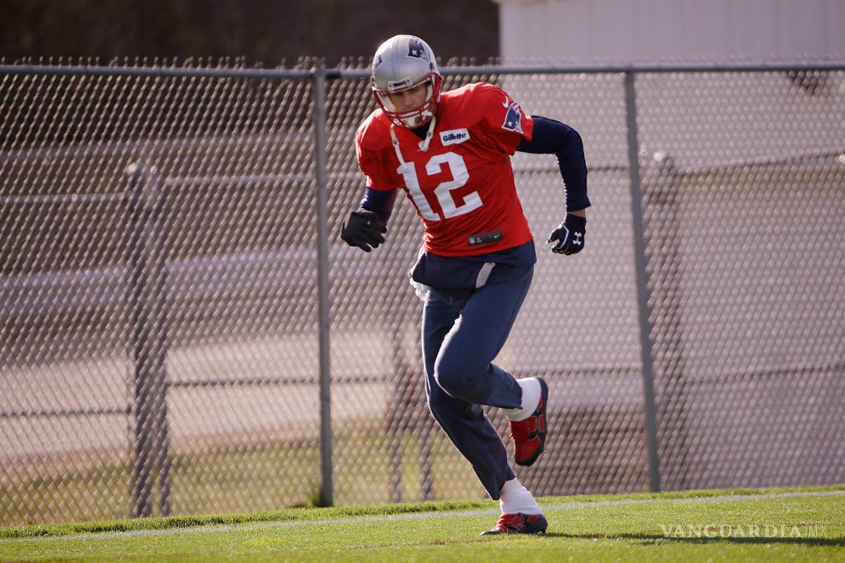 Brady supera la enfermedad y sí jugará el domingo