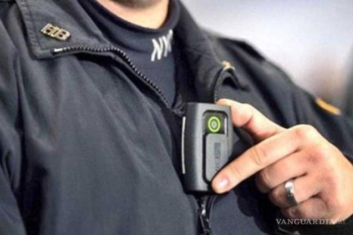 Policías de Castaños portarán cámara de solapa para evitar actos de corrupción, luego de que presenciaran tortura de osezna