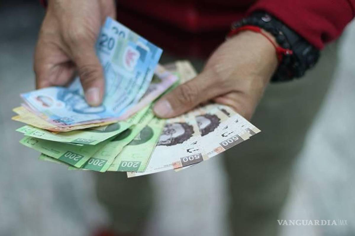 ¡Lástima licenciados! sueldos de profesionistas no aumentarían más que la inflación