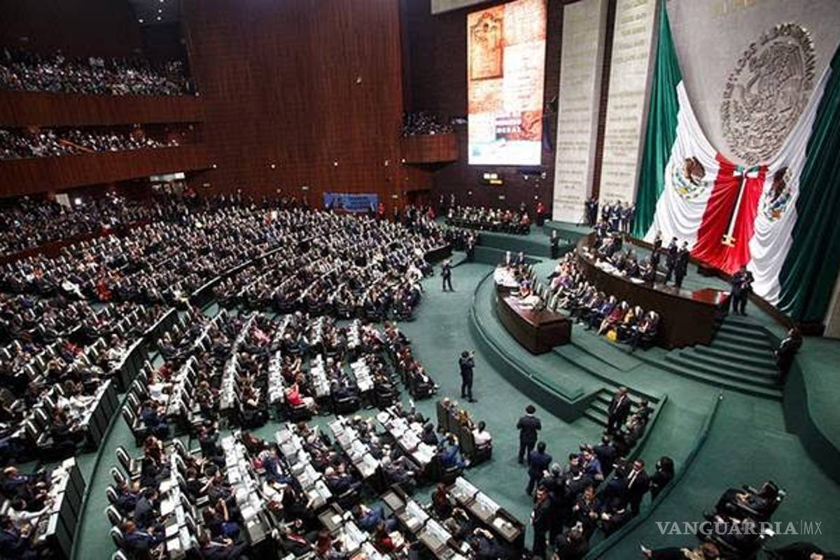 Reciben apoyos diputados pese a la pandemia