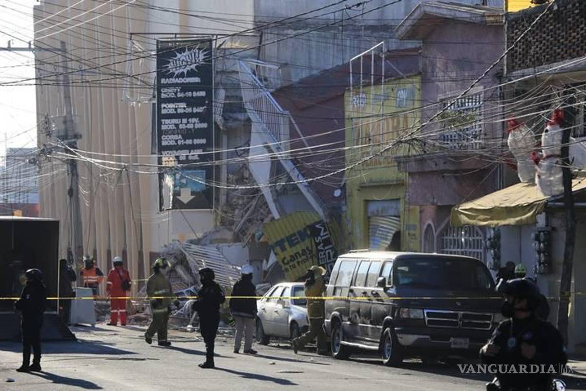 Cae edificio en Puebla tras explosión