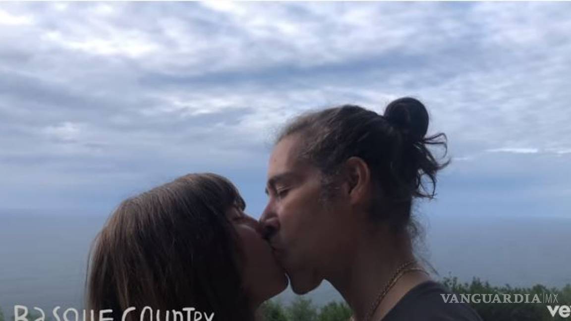 $!¿Qué famosos salen en el video de 'Antes que el mundo se acabe' de Residente?