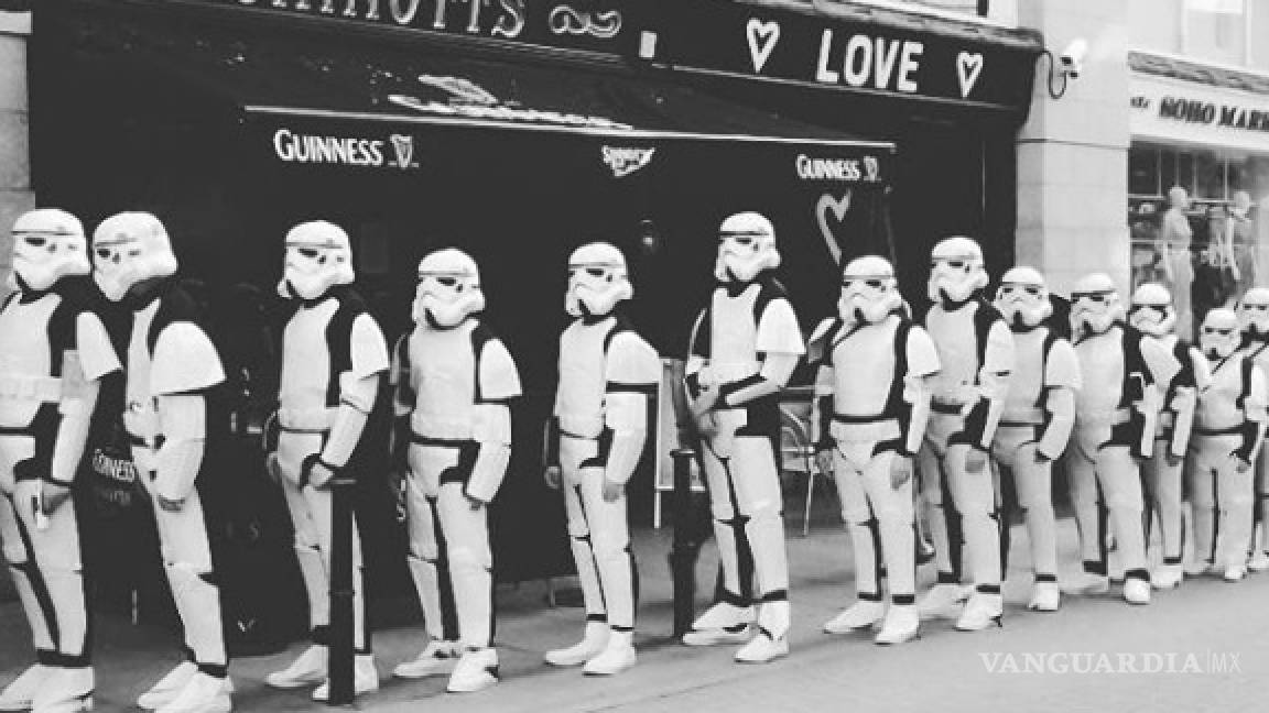 Un ejército de Stormtroopers invadió Dublin (video)