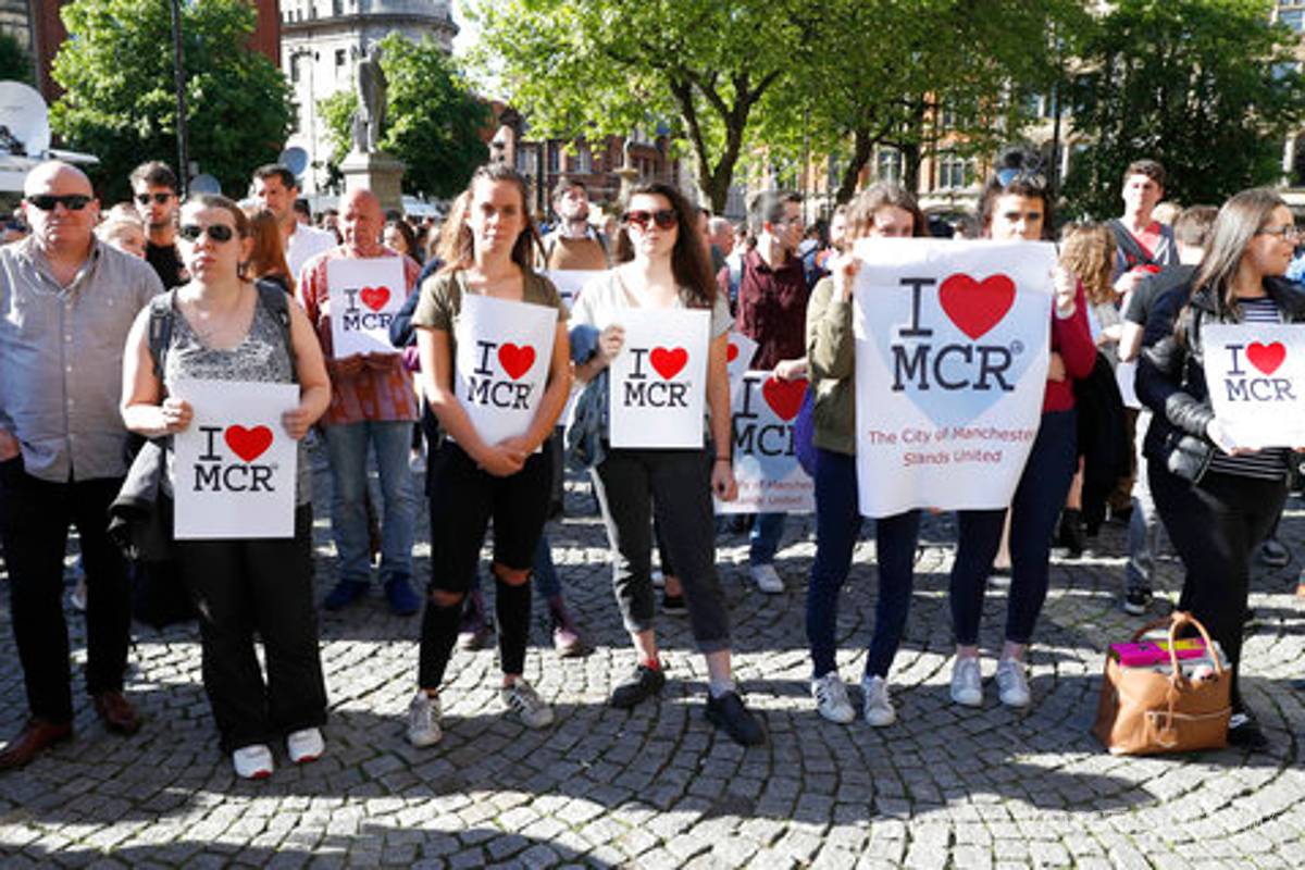 $!Tragedia en concierto de Ariana Grande, las imágenes que dejó el atentado en Mánchester