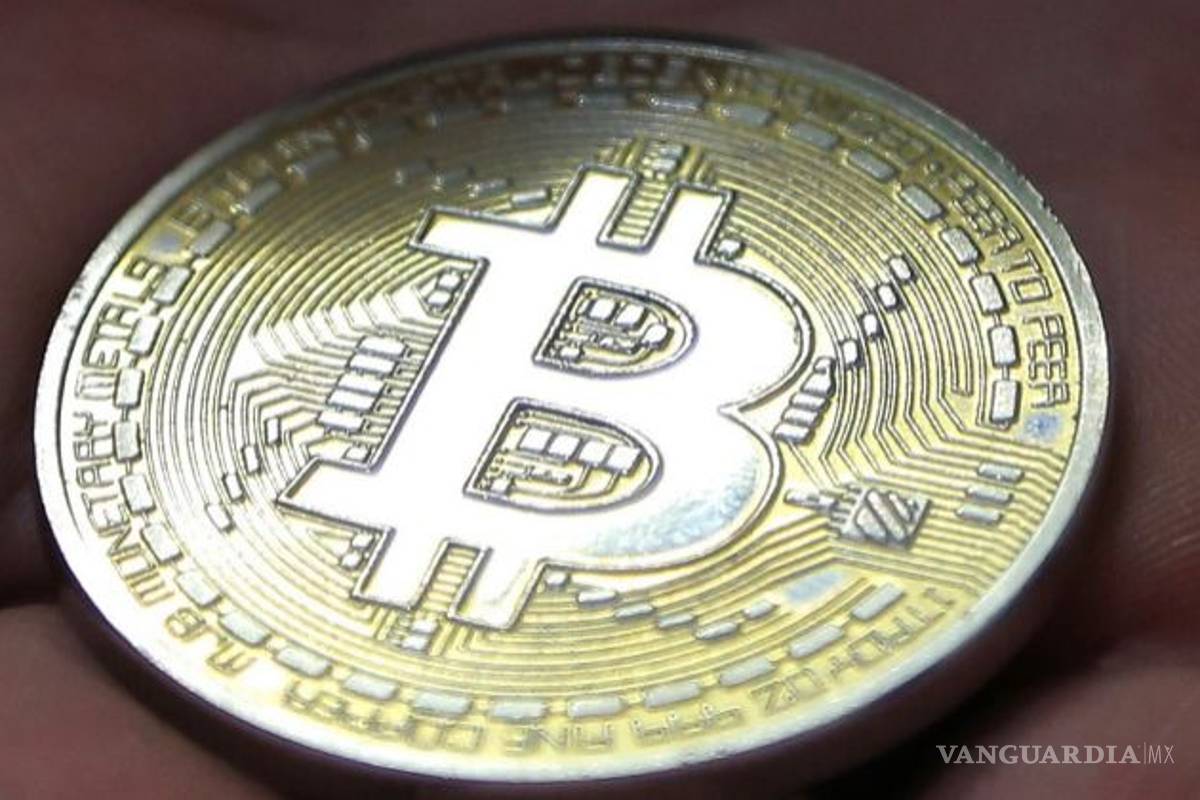 Cuatro grandes bancos prohíben comprar bitcoins con tarjeta de crédito, su valor cae más