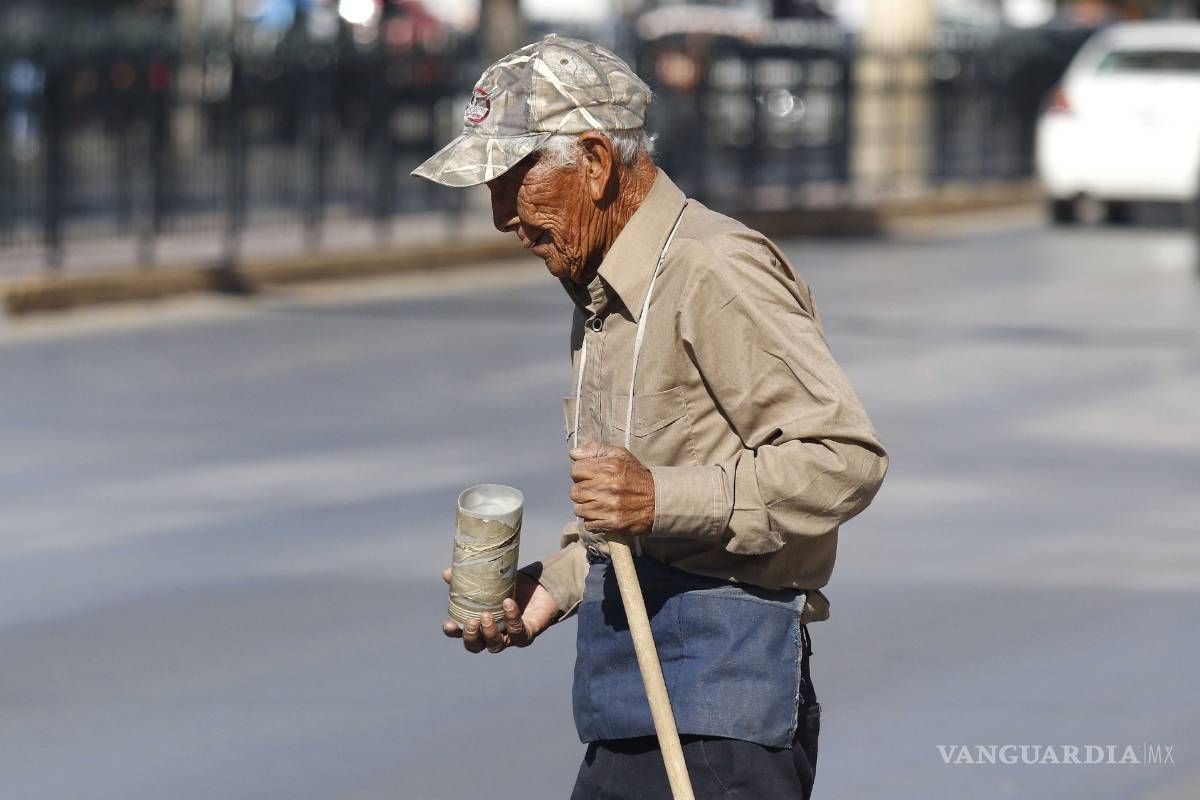 Ayuntamiento de Saltillo da aparato ortopédico a Don José Alfaro