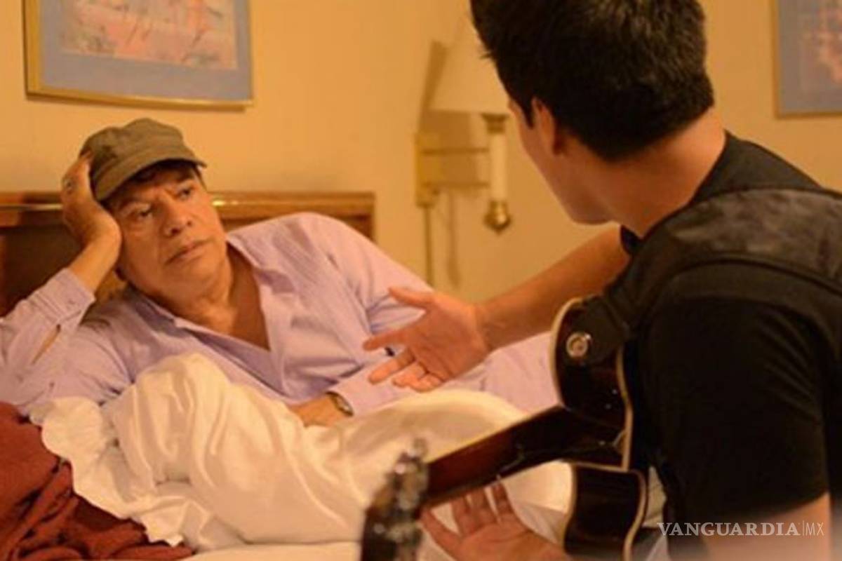 $!'Hijo' de Juan Gabriel no podrá venir a homenaje en México porque está de indocumentado en EU