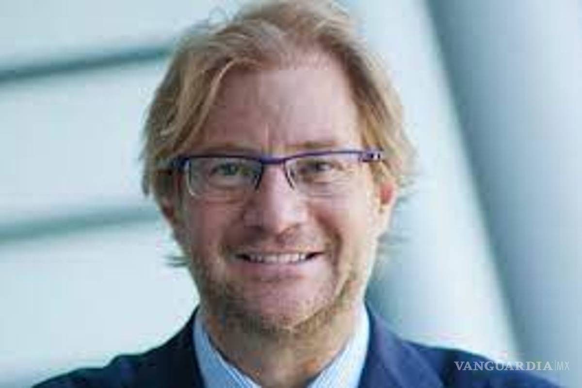 Al fin Andrés Roemer es buscado por violación; congelan sus cuentas