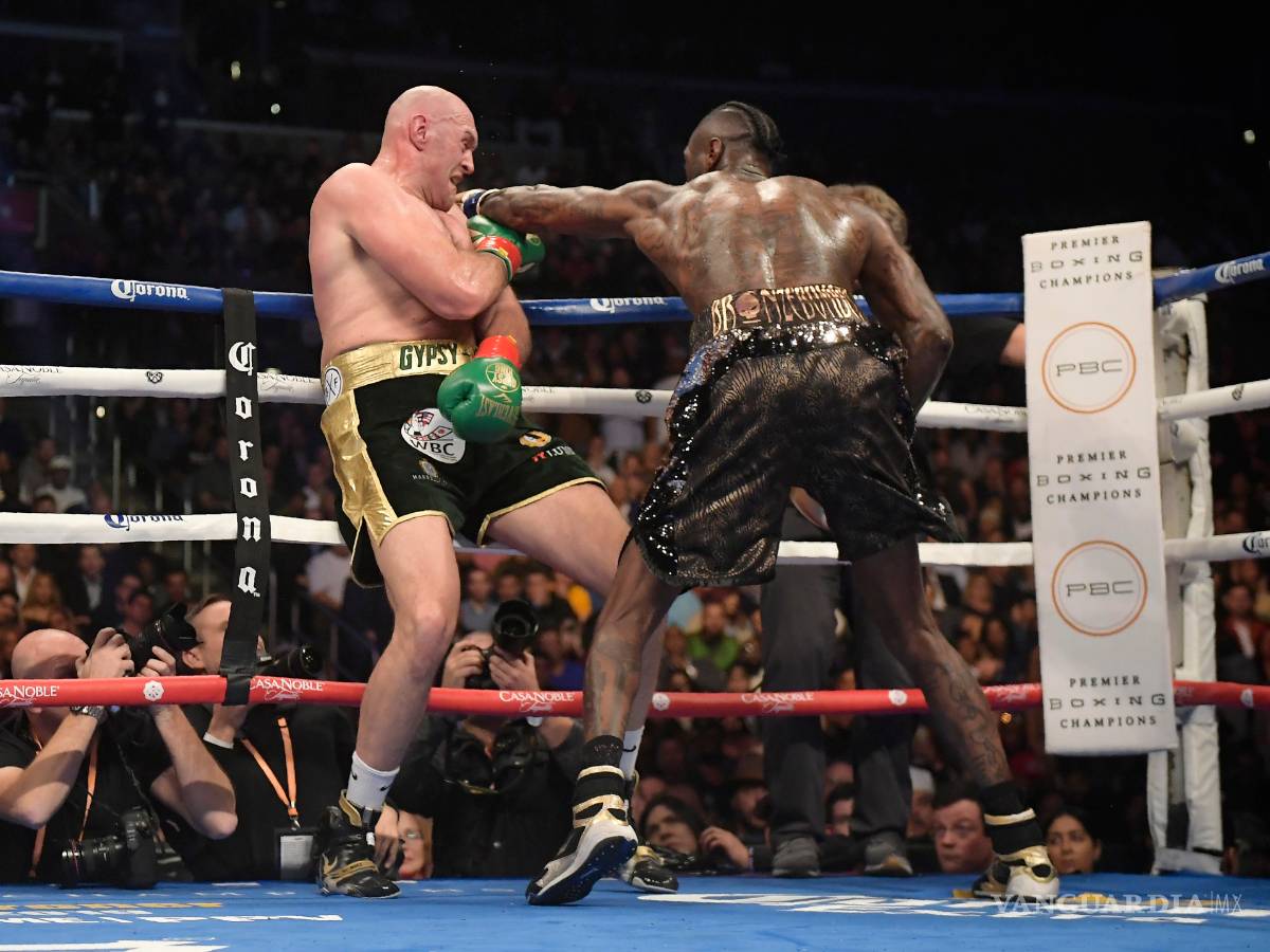$!Increíble KO de Deontay Wilder para vencer a Tyson Fury en una emocionante batalla de pesos pesados