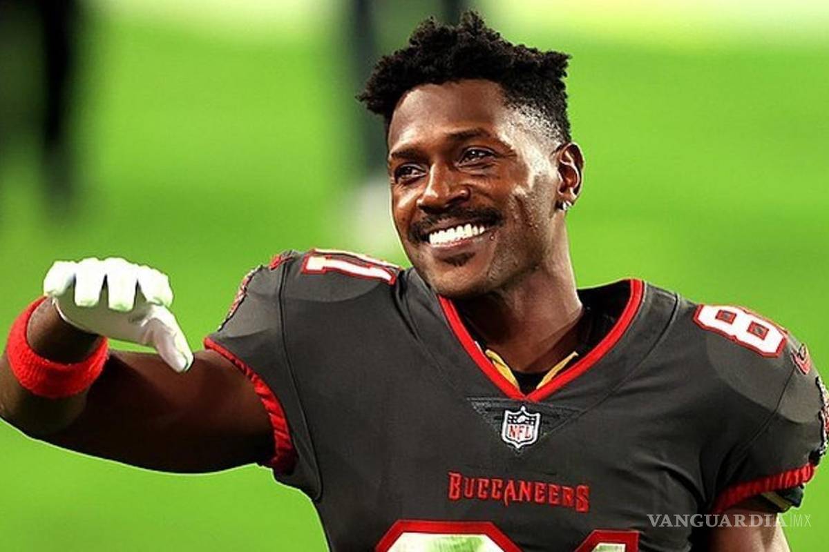 Antonio Brown se burla de la eliminación de los Bucs