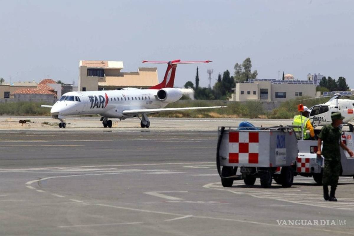 Llegan pocos pasajeros en 1er vuelo de TAR en Saltillo