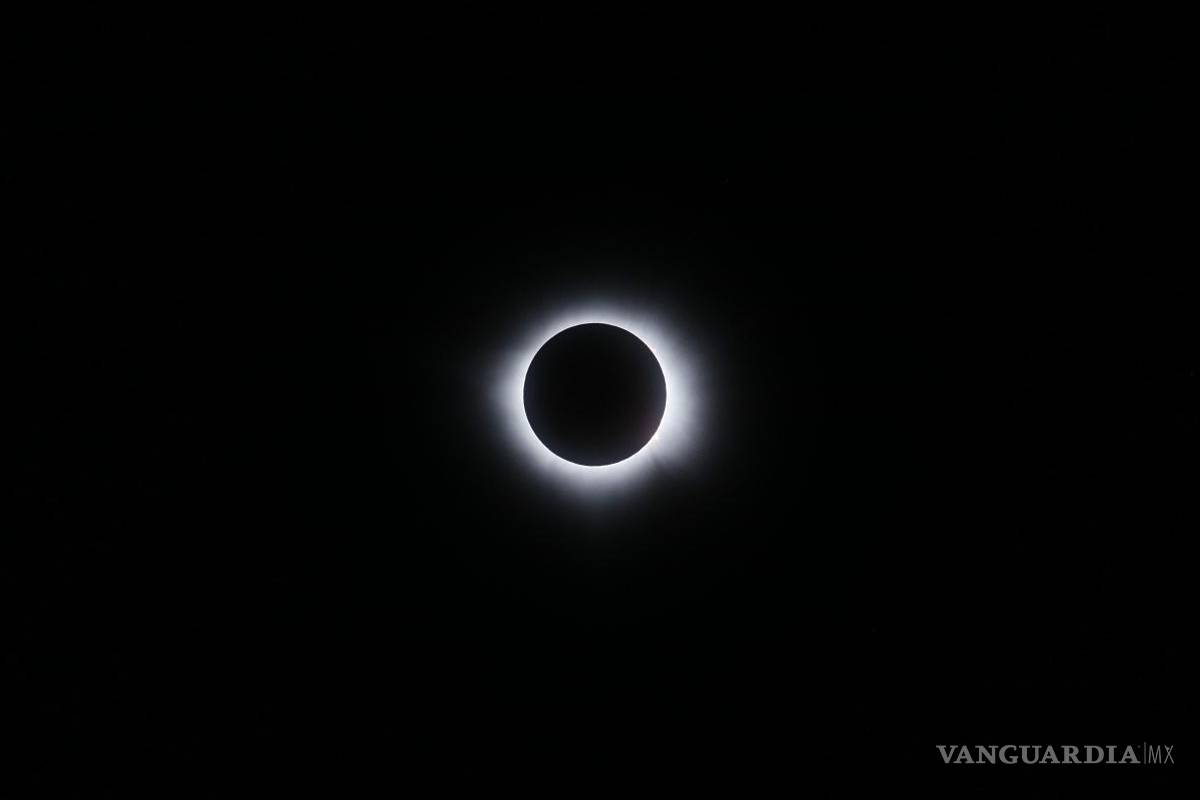 Así cautiva, maravilla y asombra el eclipse solar desde Mazatlán hasta la isla de Terranova (fotos)