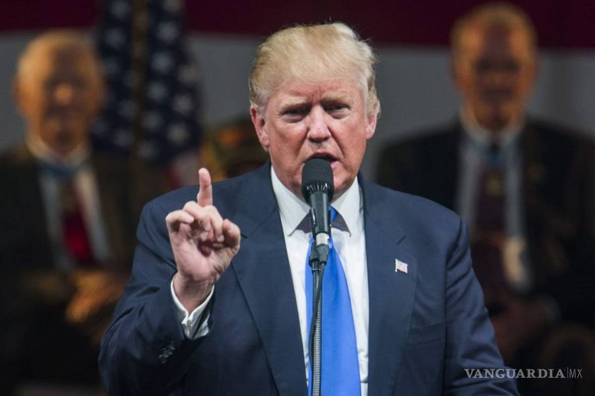 Trump defiende a Flynn y critica a las agencias de inteligencia y a los medios de comunicación