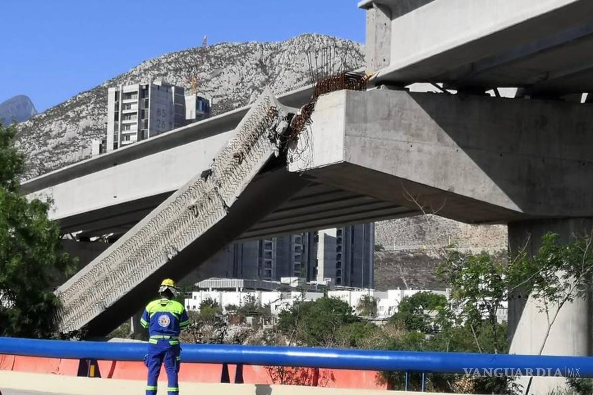 Colapsa viga de paso elevado sobre avenida Morones Prieto en Santa Catarina, NL