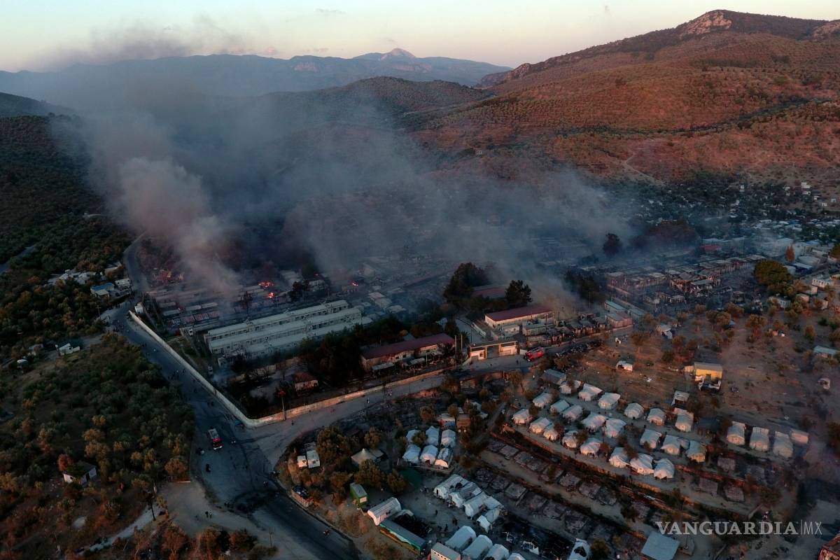 Incendio consume el campo de refugiados de Moria en la isla de Lesbos en Grecia