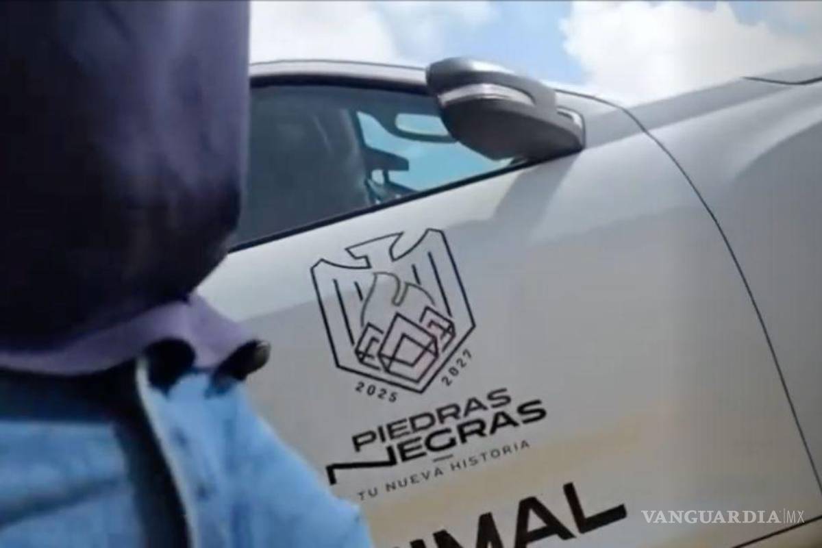 Difunden en redes video de trabajadores municipales arrojando perros muertos al basurero en Piedras Negras