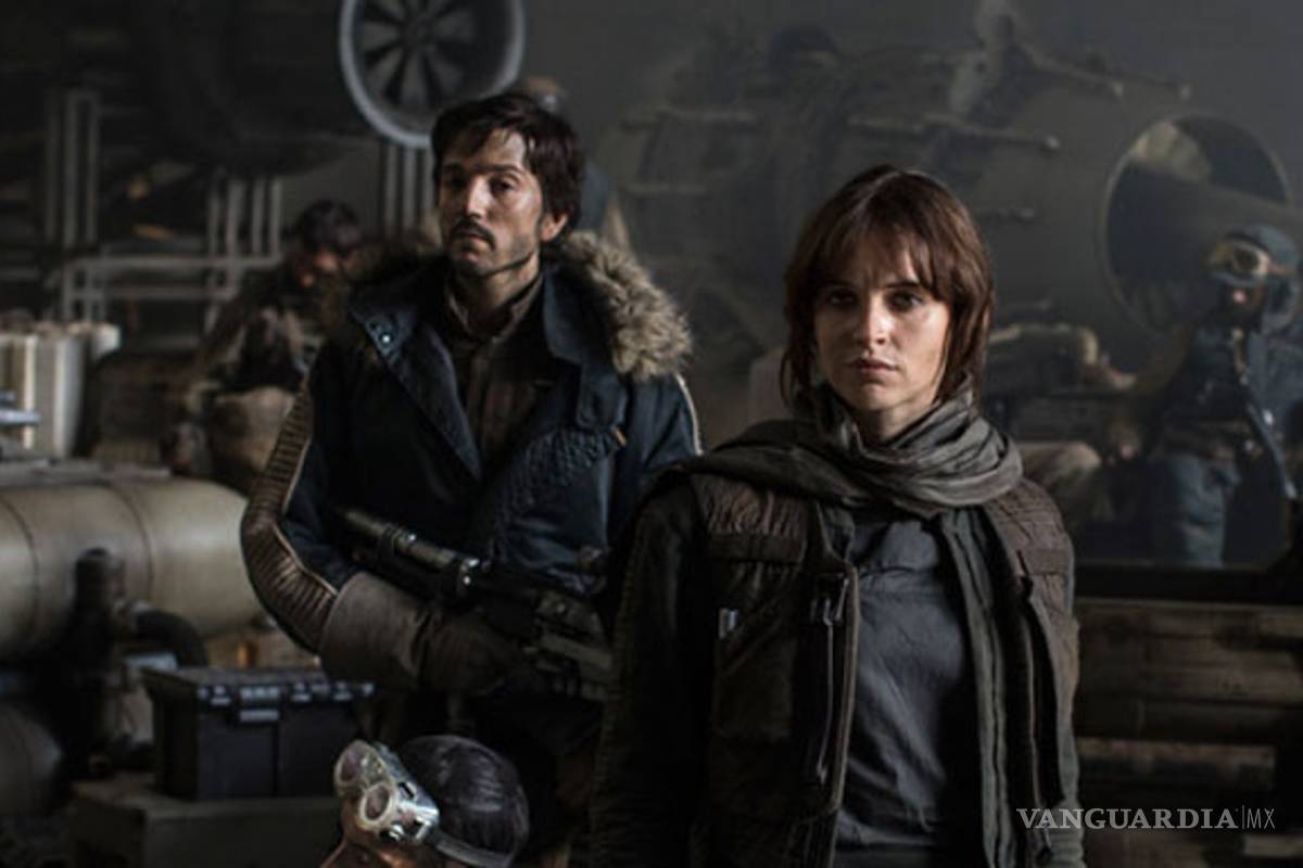 Diego Luna afirma no perder el piso pese a su fama