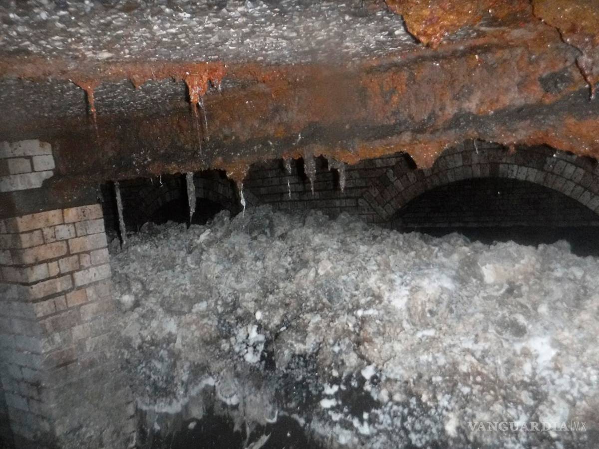 $!¡Increible!, una masa gigante de grasa de 64 metros bloquea el sistema de alcantarillado en Inglaterra