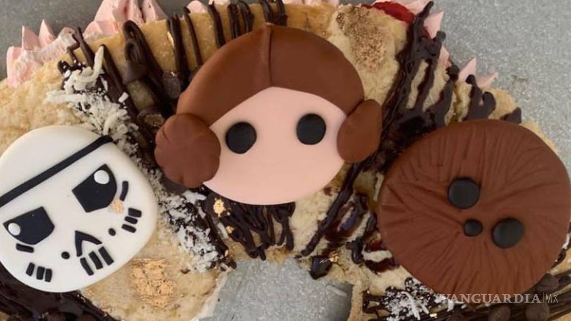 $!Son 10 las figuras que se colocan sobre el pan para concretar el decorado con temática de la saga Staw Wars.