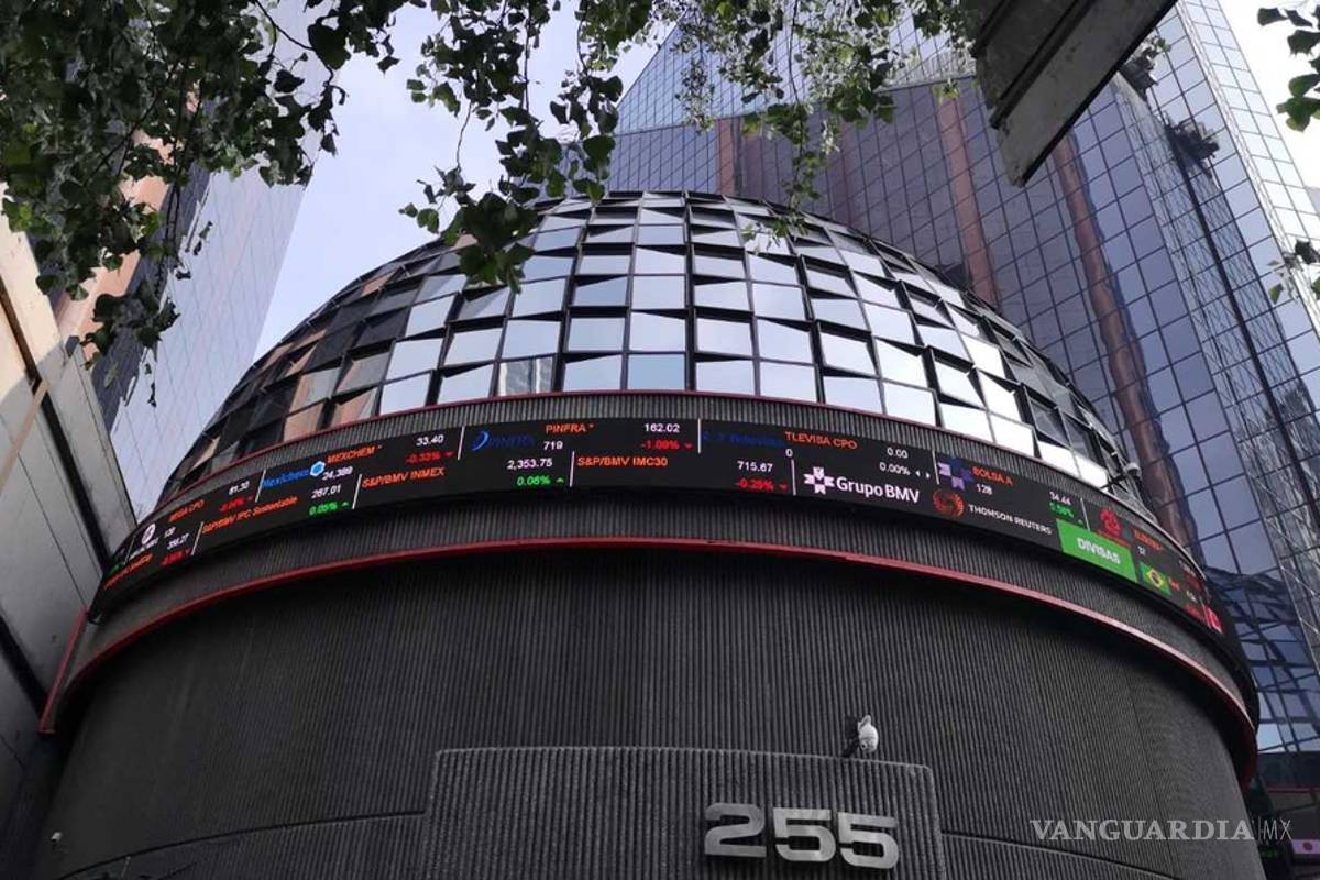 Bolsa mexicana continúa con racha negativa; acciones de Alsea caen 22%