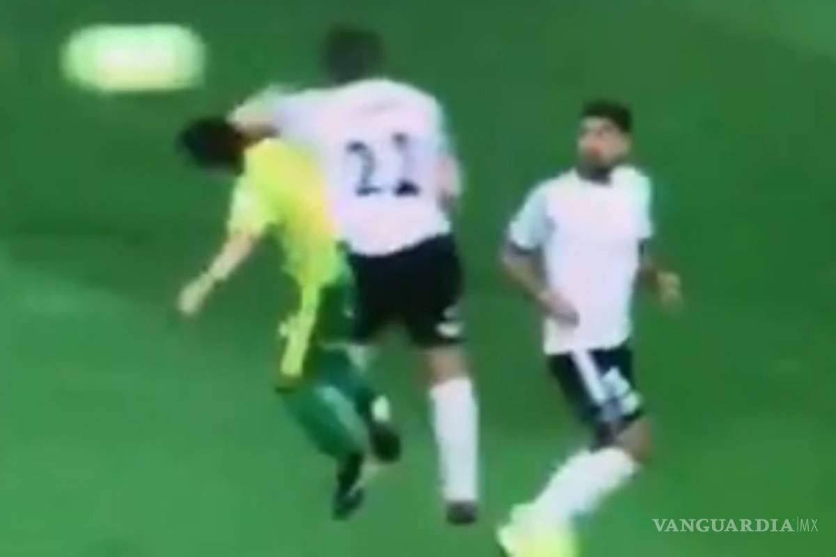 Futbolista mexicano fractura a su rival con un codazo brutal