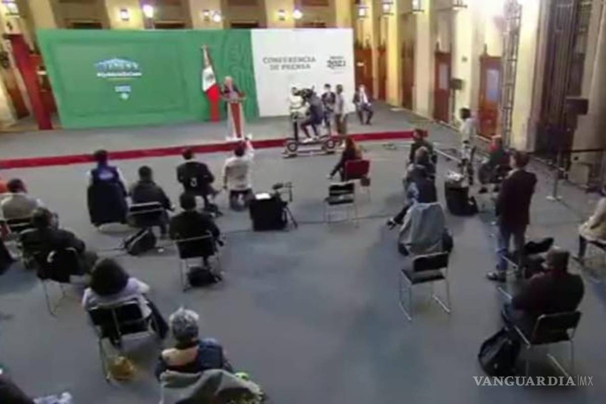 No veo a AMLO como un Dios, me arrodillé para no tapar cámaras, dice reportero de 'La Mañanera'