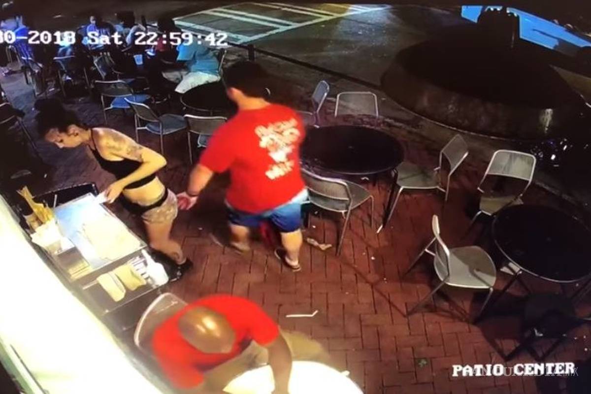 Tocó el trasero a mesera y ella lo dejó tirado