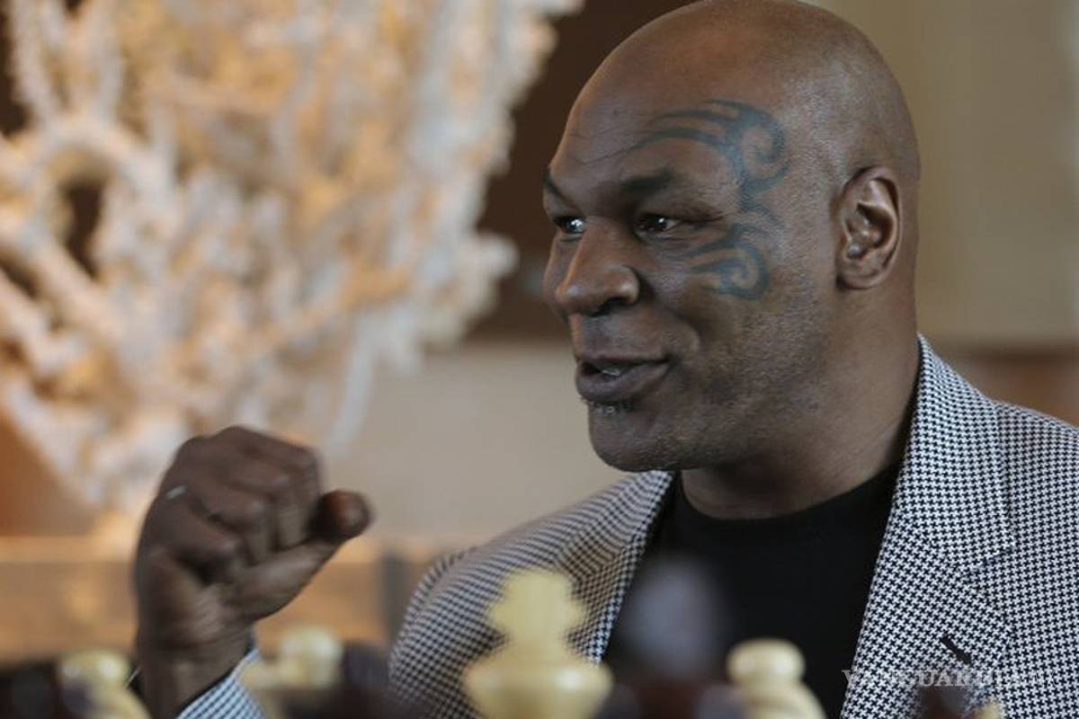 Mike Tyson hace oficial su regerso ante Roy Jones Jr
