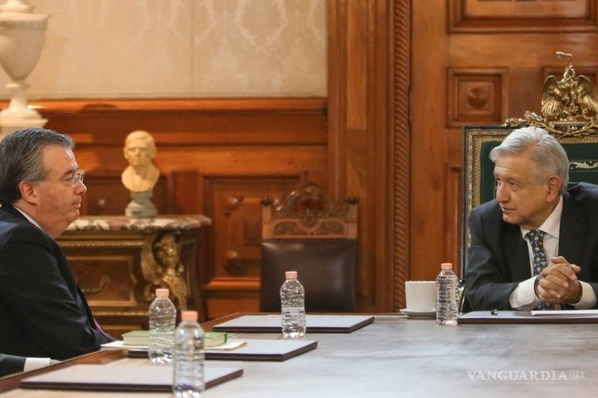 AMLO se reúne con Alejandro Díaz de León, gobernador de Banxico, por depreciación del peso