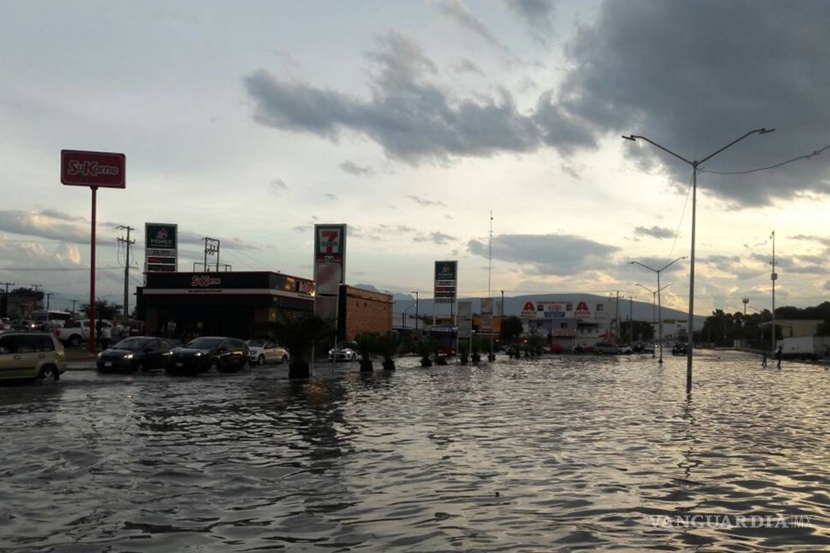 Encharcamientos, inundaciones y deslaves se presentan en varios puntos de Nuevo León