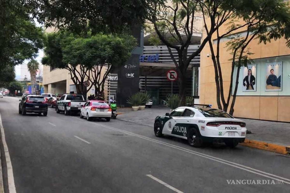 Asaltan plaza en Polanco, se llevan botín de perfumes y bolsas