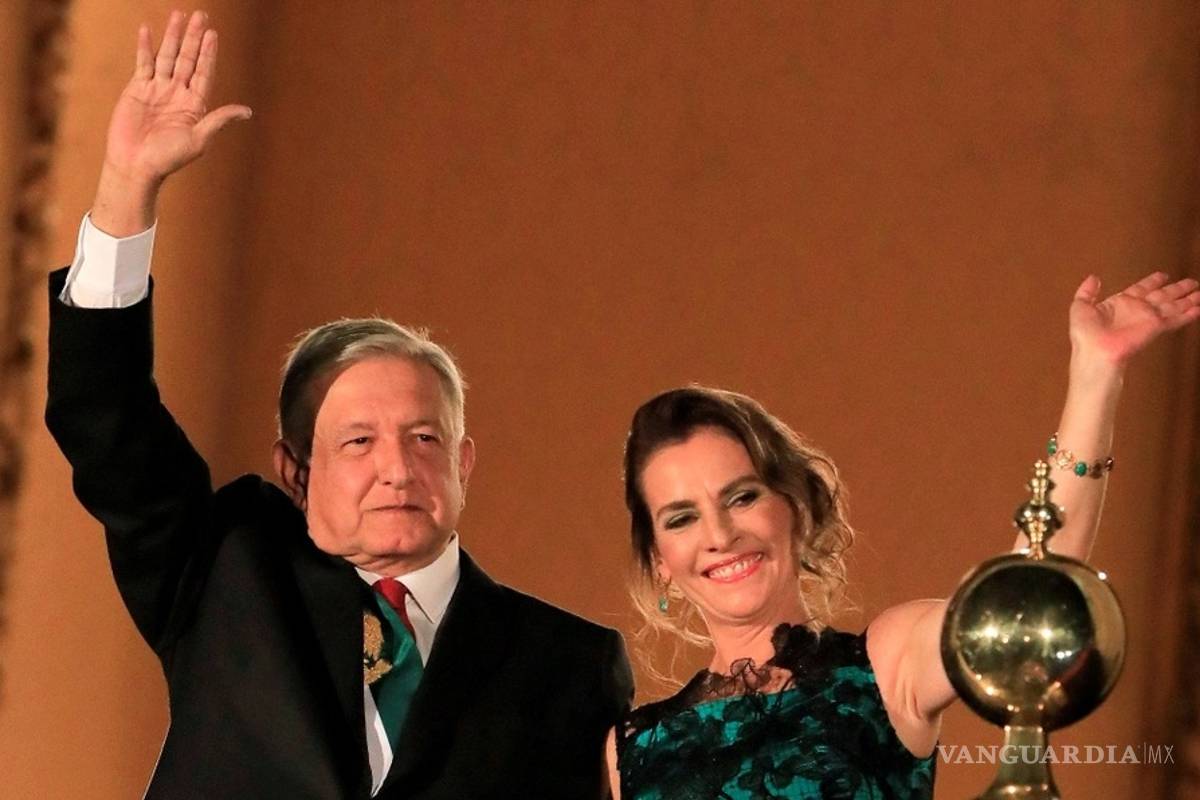 Beatriz Gutiérrez Müller, esposa de AMLO vs Angélica Rivera... ¿Quién gastó más dinero en vestidos para el grito de Independencia?