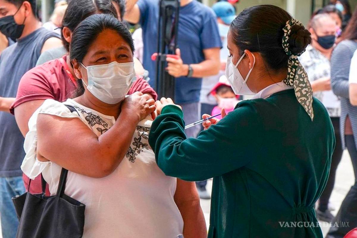 Vacunan a migrantes que esperan asilo en Tijuana con vacunas donadas