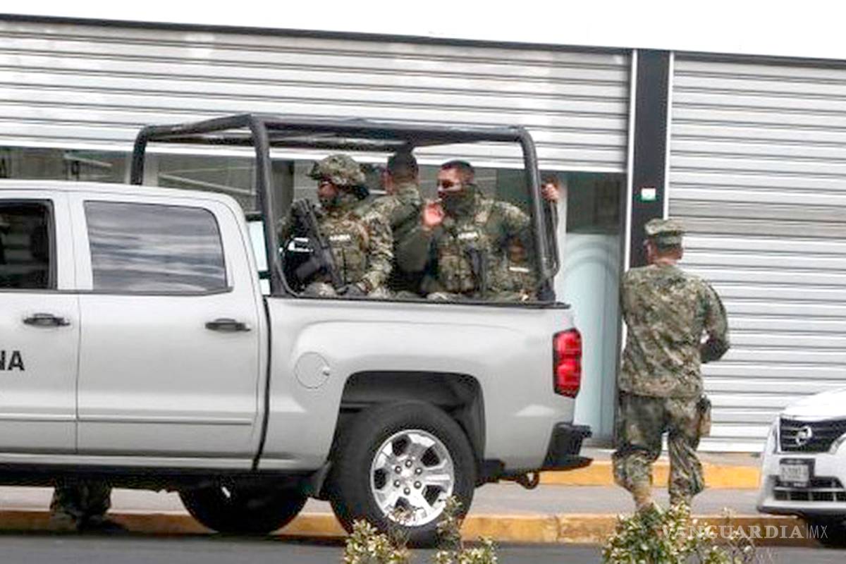 Entrega la Semar a seis de sus elementos acusados por robo