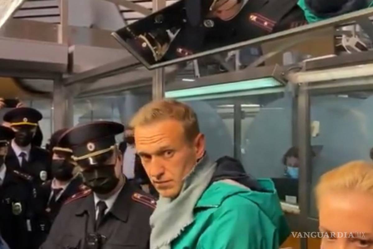 Tribunal ruso condena a opositor Alexéi Navalni a tres años y medio de prisión