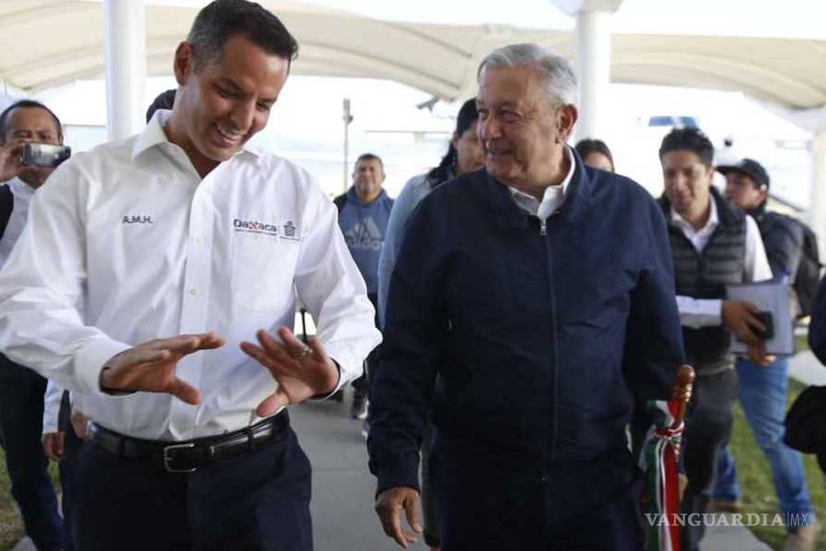 Bromea Alejandro Murat con AMLO sobre avión presidencial: dice que ya juntó los 500 pesos del 'cachito'