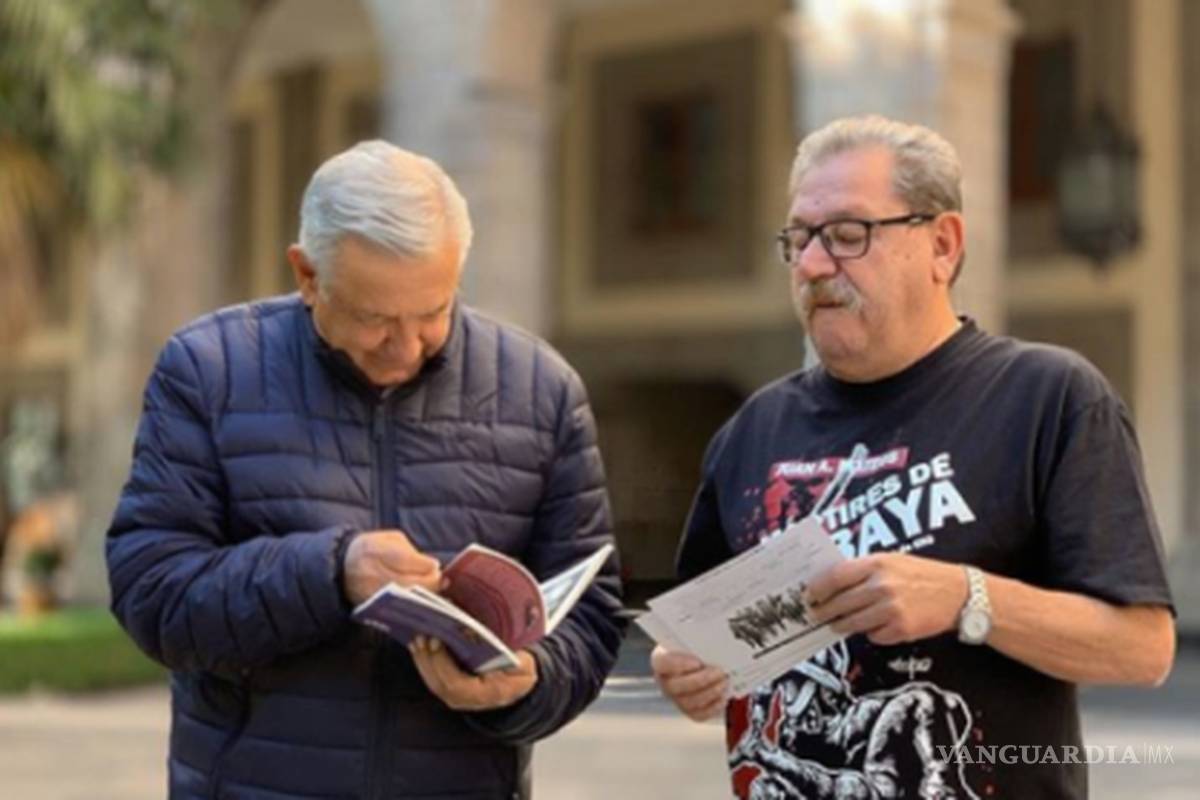 AMLO resalta que precio de libros ha bajado 70%