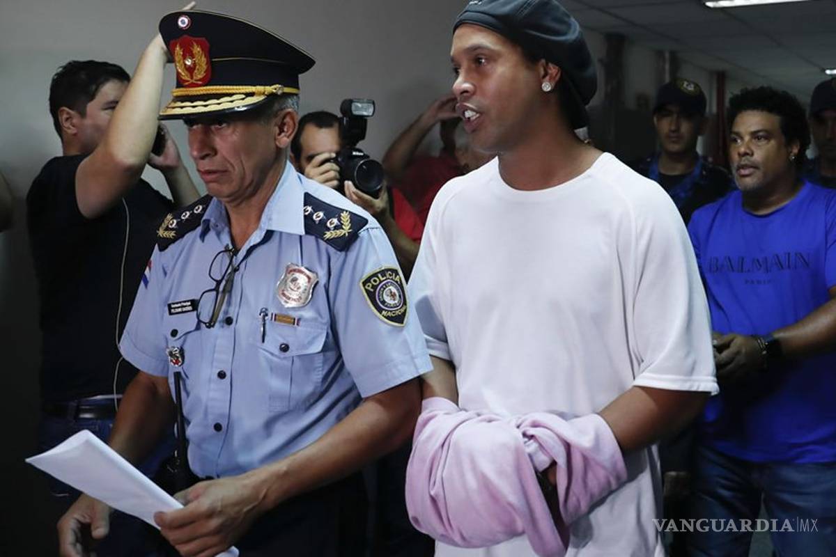 Ronaldinho podría salir hoy de la cárcel