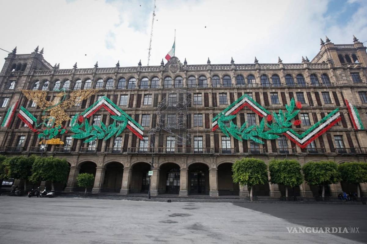 Polémica por águila juarista en el Zócalo... la confunden con símbolo de Morena
