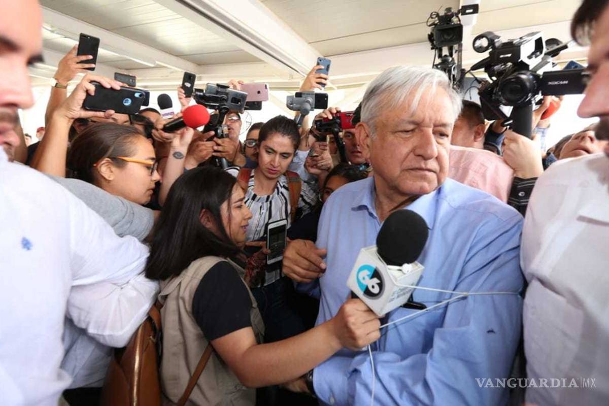 $!AMLO molesto se enfrenta con reporteros: “Parecen la prensa fifí”