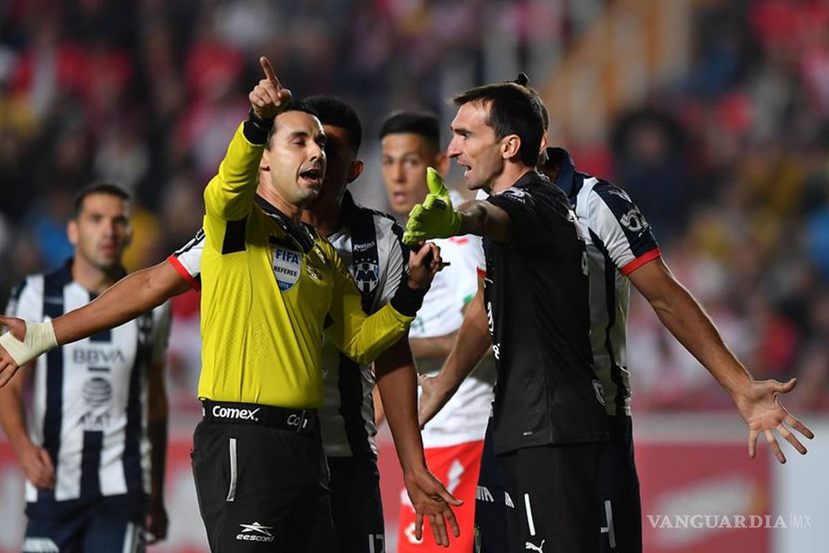Dos árbitros en México dan positivo a coronavirus