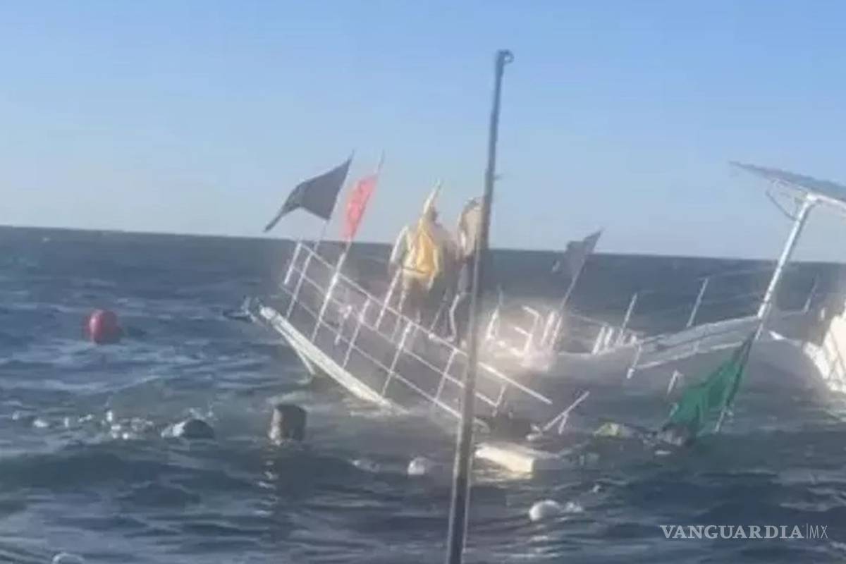 Se hunde barco con 60 turistas en Puerto Vallarta