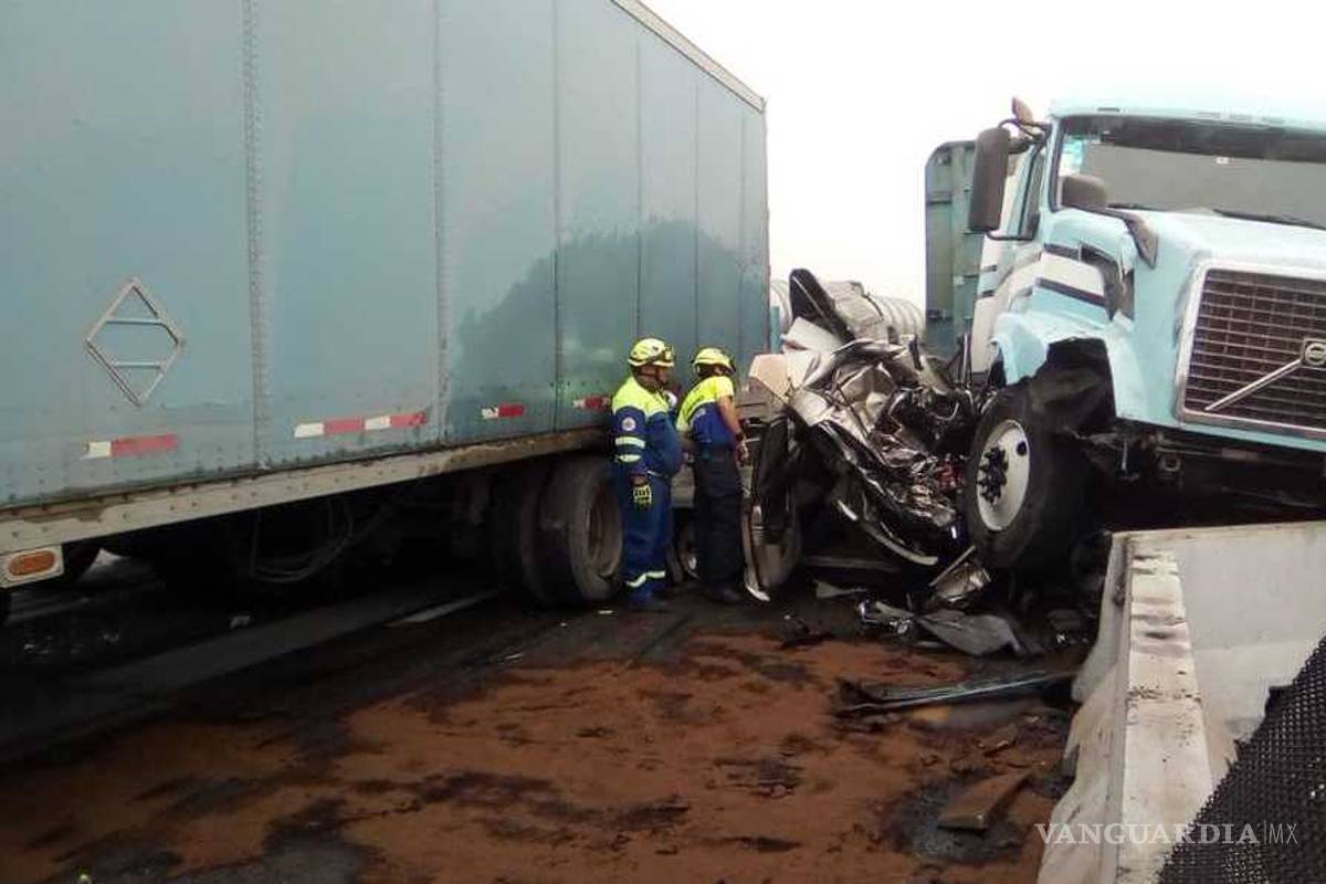 Niebla causa carambola y 2 muertes en la Autopista Saltillo-Monterrey